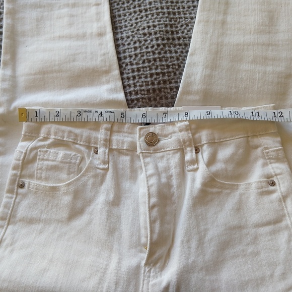 Juniors White Skinny Jeans - Picture 3 of 7